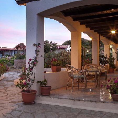 Casa Vacanze Villa Sandrina Costa Paradiso Exterior foto